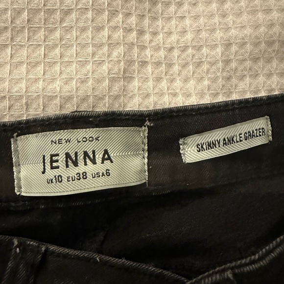 Black New Look ripped skinny jeans - Picture 2 of 2